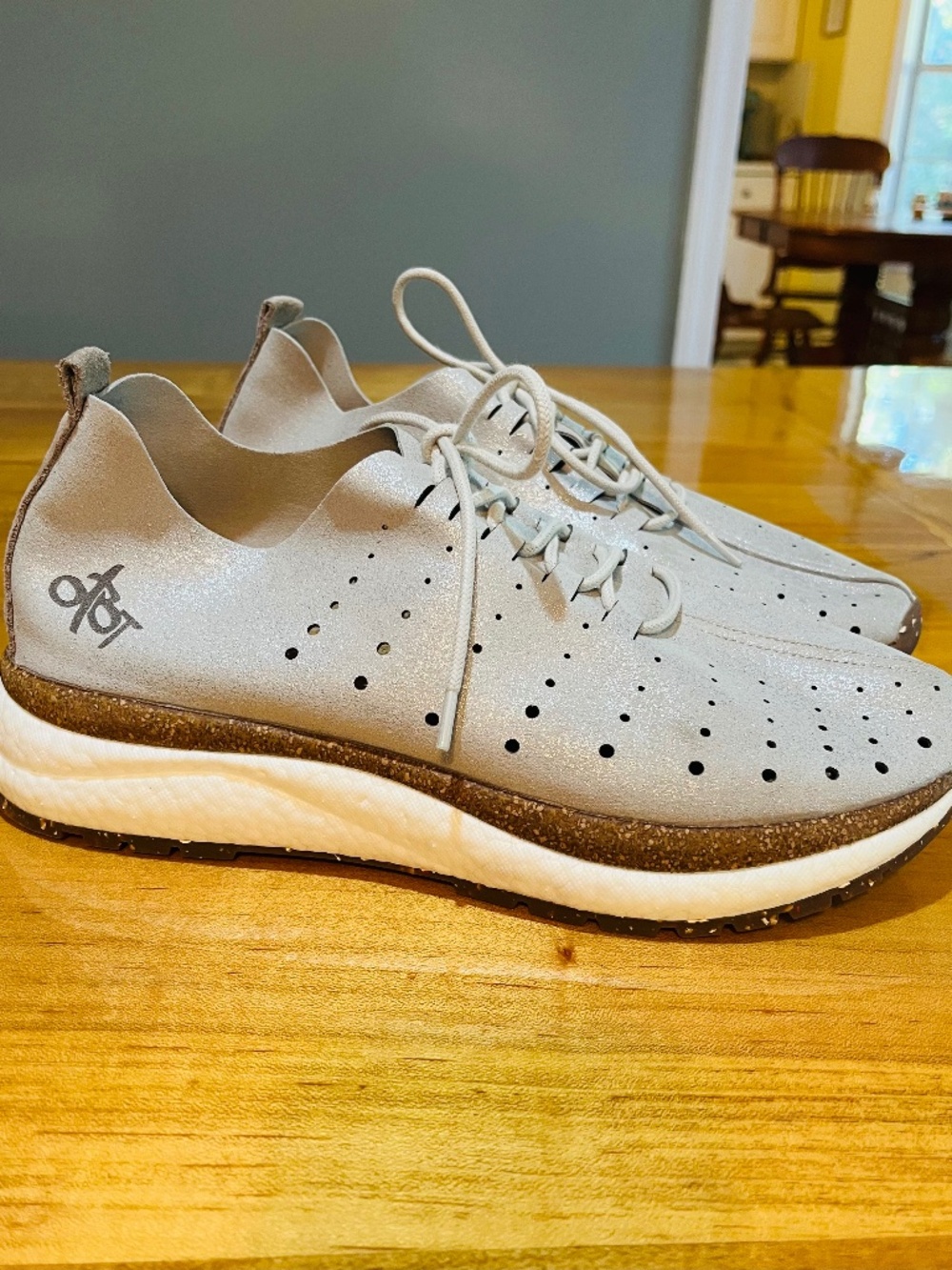 OTBT Alstead Silver TravelLite Sneakers Women’s Size 9.5